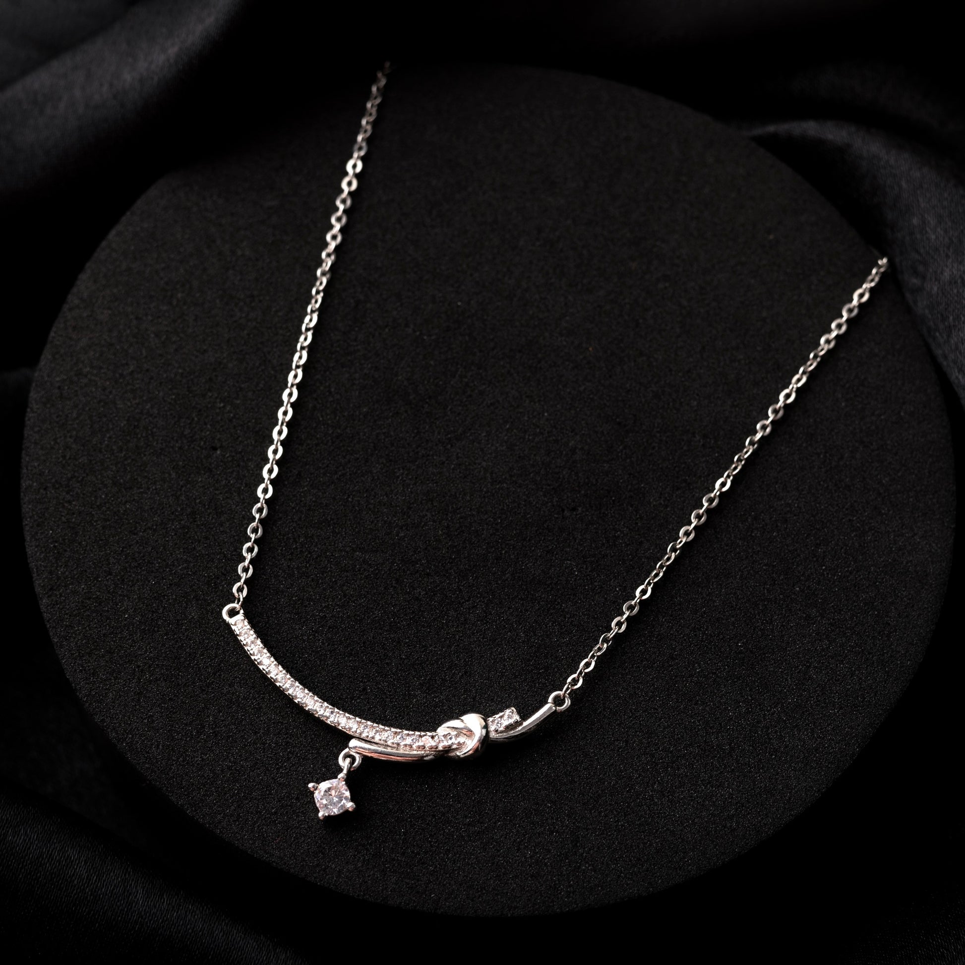 Elegant Knot 925 Sterling Silver Pendant Necklace